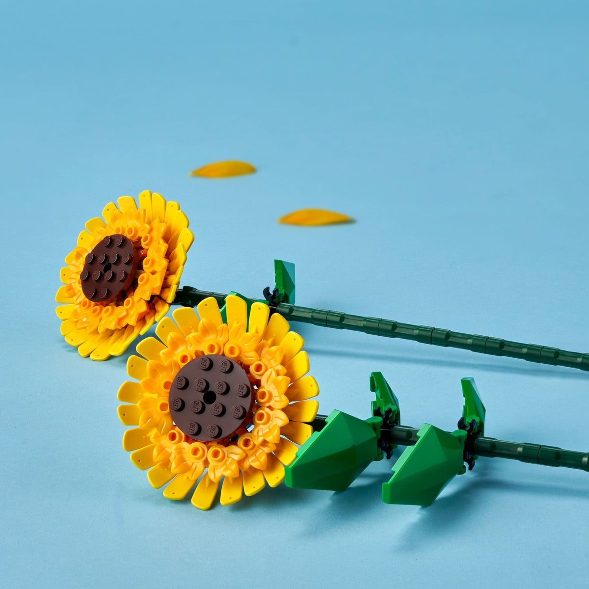 LEGO Sunflowers - Building Toy for Girls & Boys, Ages 8+ - Creative Gift for Kids - Artificial Flowers for Home Decor & Display - 40524